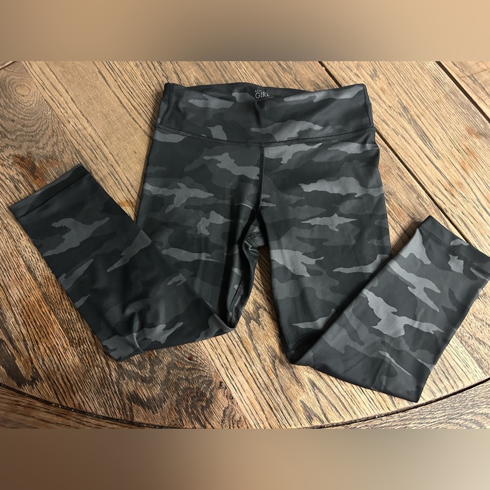 Athleta Girl Chit Chat Capri Camo Print Kids Leggings